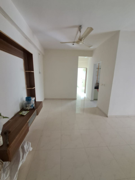 Stunning Furnished 2 BHK Flat Near Sayona Circle – Prime Location!-1