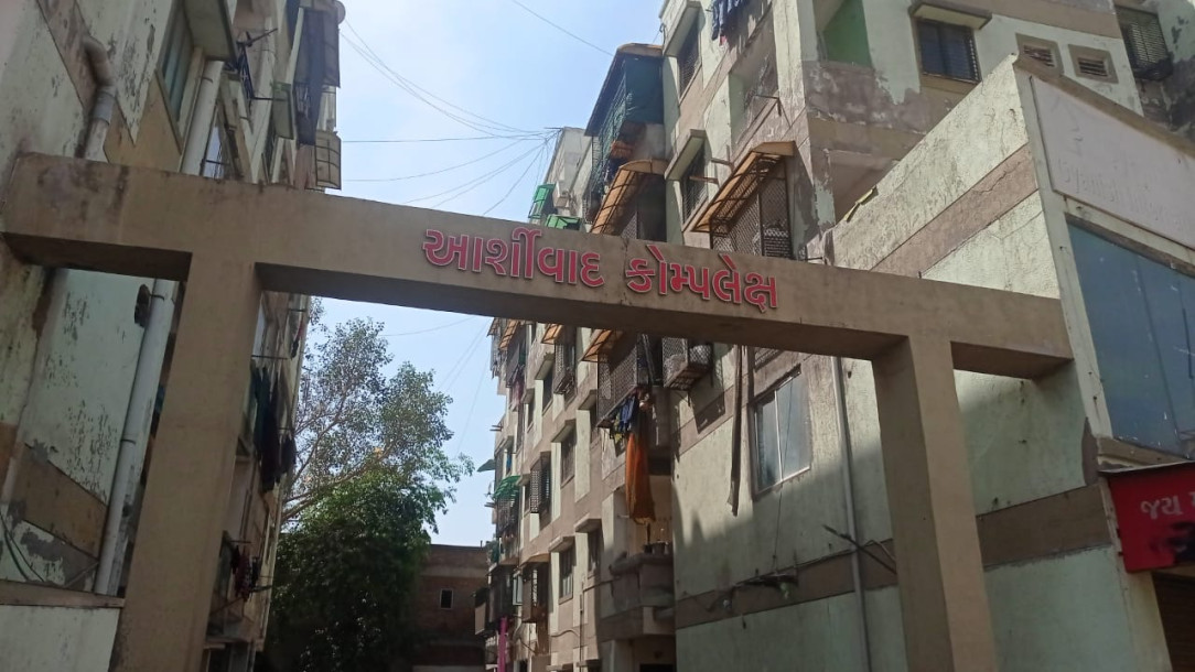 2 BHK Flat for Rent in Ashirvad Complex – Prime Location Near Sola Overbridge!-2