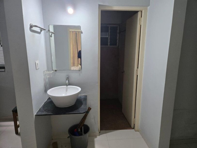 Spacious 3 BHK Furnished Flat for Rent in Satyamev Vista – Prime Location!-2