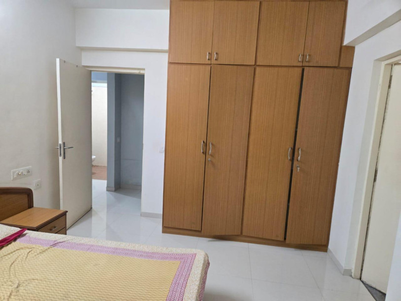 Spacious 3 BHK Furnished Flat for Rent in Satyamev Vista – Prime Location!-12