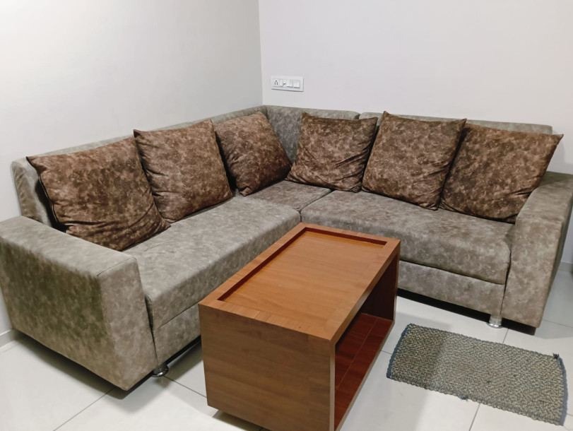 Spacious 2 BHK for Rent Near Shalby Hospital, Makarba – Prime Location!-4