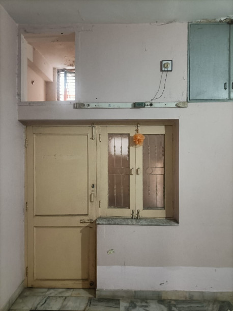 Semi-Furnished 2 BHK Tenament for Rent Near D-Mart, Satellite – Bachelor Friendly!-5