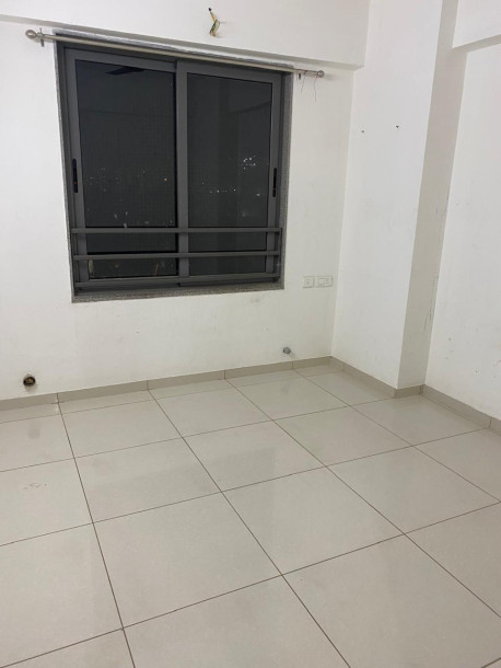 Semi-Furnished 2 BHK Flat for Rent in Orchid Blue, Shela – Ready to Move!-4