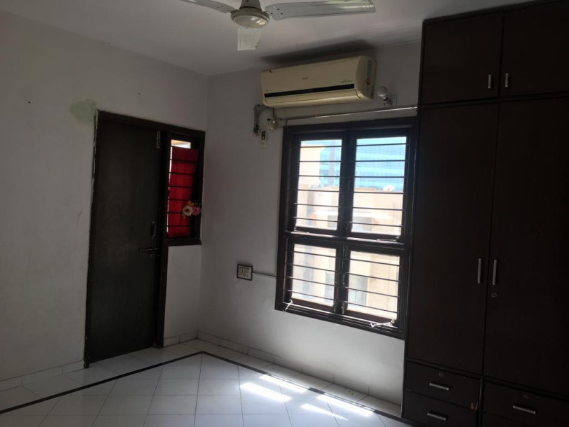 pacious 2 BHK Semi-Furnished Flat for Rent in Yash Tower, Ahmedabad!-7