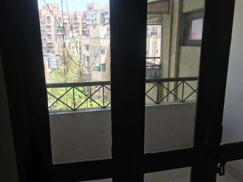 pacious 2 BHK Semi-Furnished Flat for Rent in Yash Tower, Ahmedabad!-6