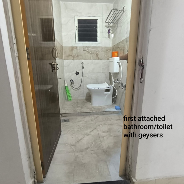 Fully Furnished 2 BHK Apartment for Rent in Sagar Samrat – Prime Location!-4